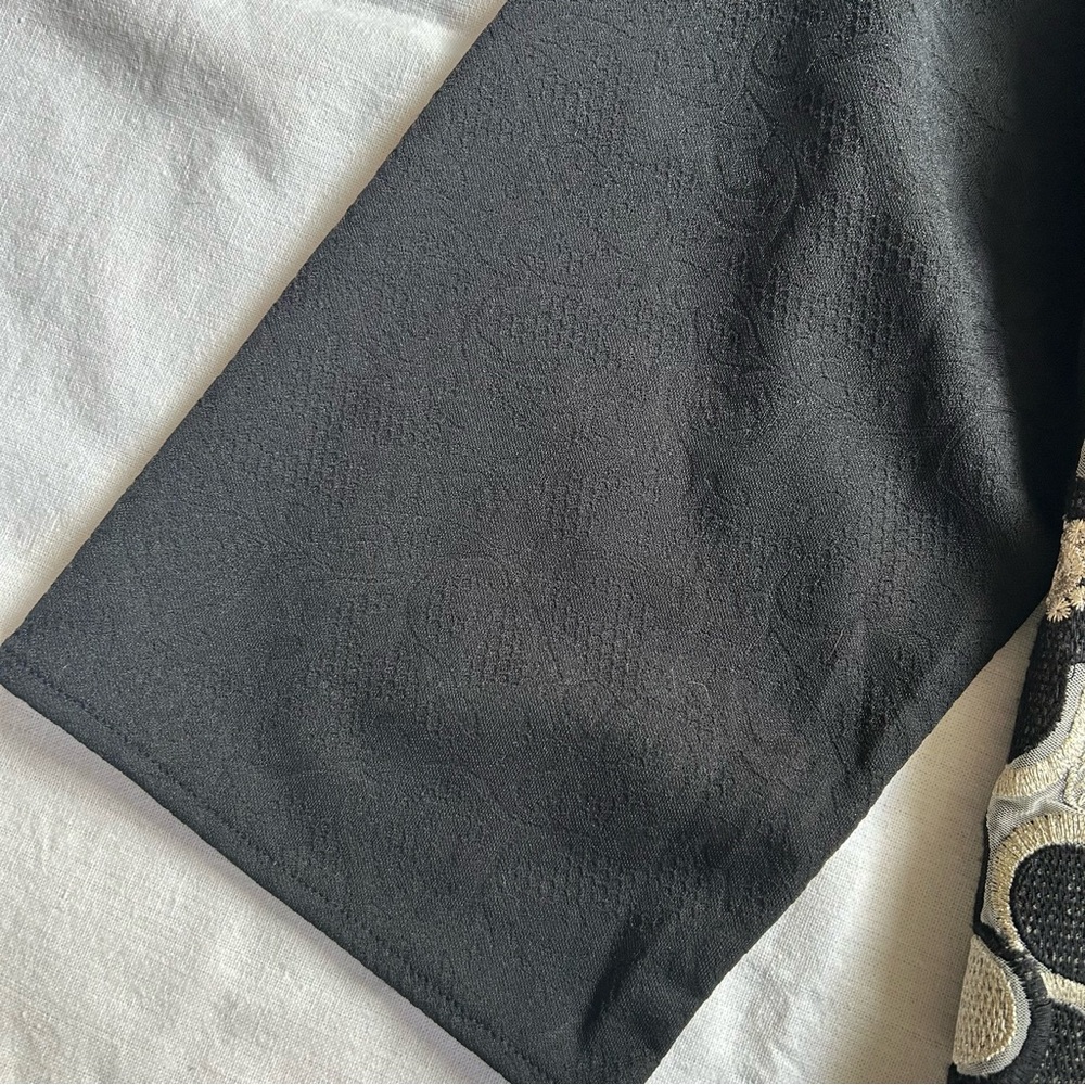 Vintage | Lady Noiz Gold and Black Flower Embroidered Formal Blouse - Picture 4 of 9